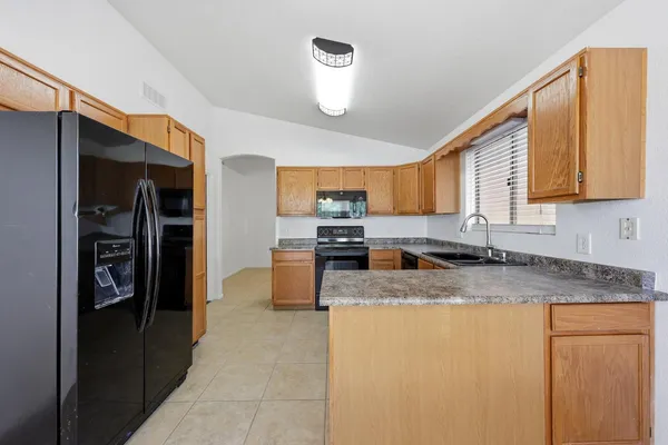 $2,395 | 18837 North 43rd Place, Phoenix, AZ 85050