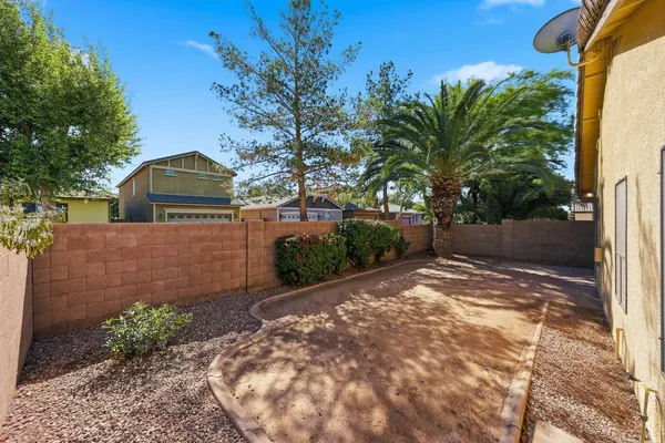 $2,395 | 18837 North 43rd Place, Phoenix, AZ 85050