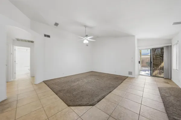 $2,395 | 18837 North 43rd Place, Phoenix, AZ 85050