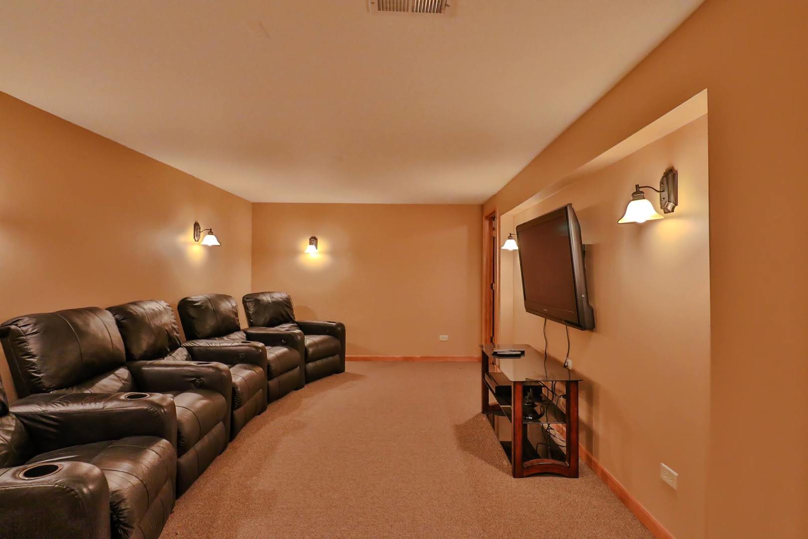 7-n240 West End Road Roselle, IL 60172 - Photo 5 of 37