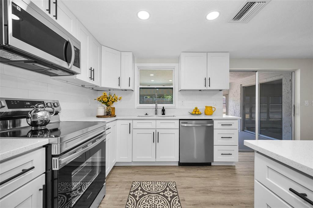 8733 Cochise Lane Port Richey, FL 34668 - Photo 9 of 28 Gallery Image 9