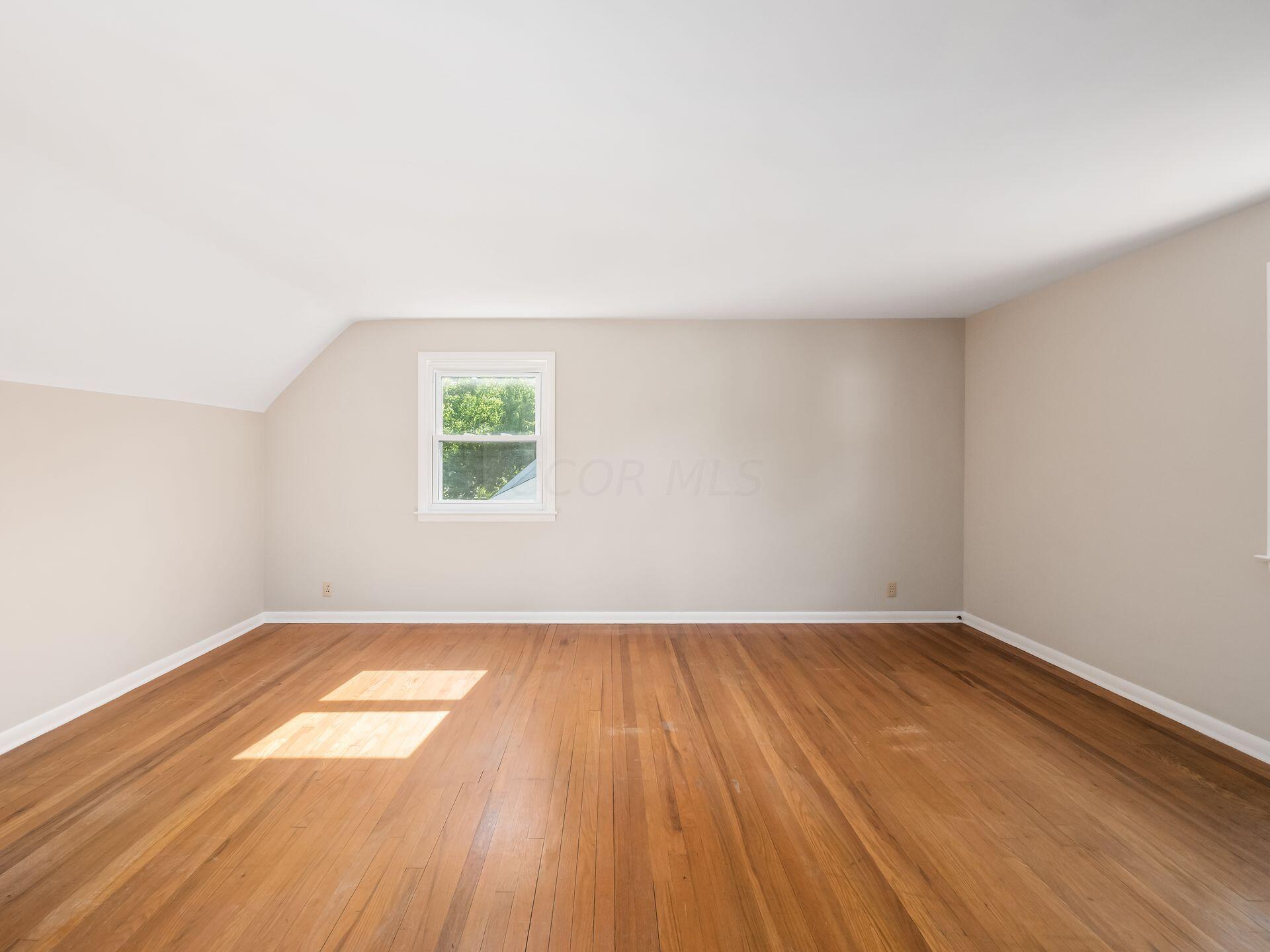 1569 Barrington Road Columbus, OH 43221 - Photo 23 of 43 Bedroom 3 - Second Floor