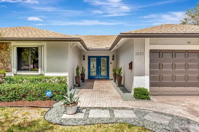 $820,000 | 1221 Southwest 59th Avenue, Plantation, FL 33317