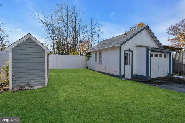 a view of a back yard of the house