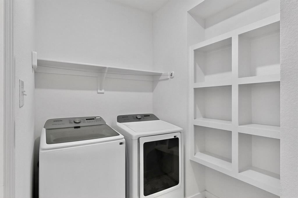 2017 Fall Crk Cove Mesquite, TX 75181 - Photo 20 of 40 Laundry area featuring washing machine and clothes dryer