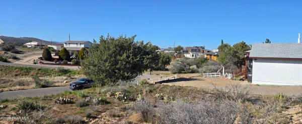 a view of a yard with a house