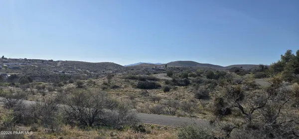 a view of a dry field