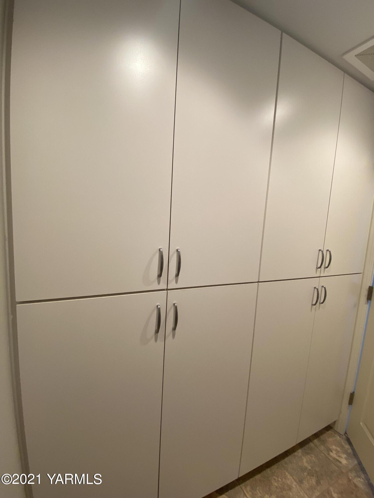 3406 Goodman Road Yakima, WA 98903 - Photo 17 of 30 Laundry Room Storage