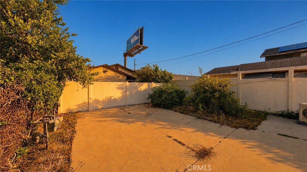 6851 Foothill Boulevard Tujunga, CA 91042 - Photo 45 of 50 a view of a backyard of the house