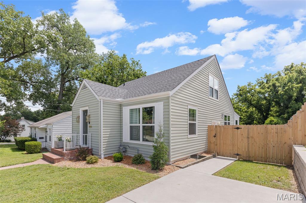 1121 Danforth Street Alton, IL 62002 - Photo 2 of 34