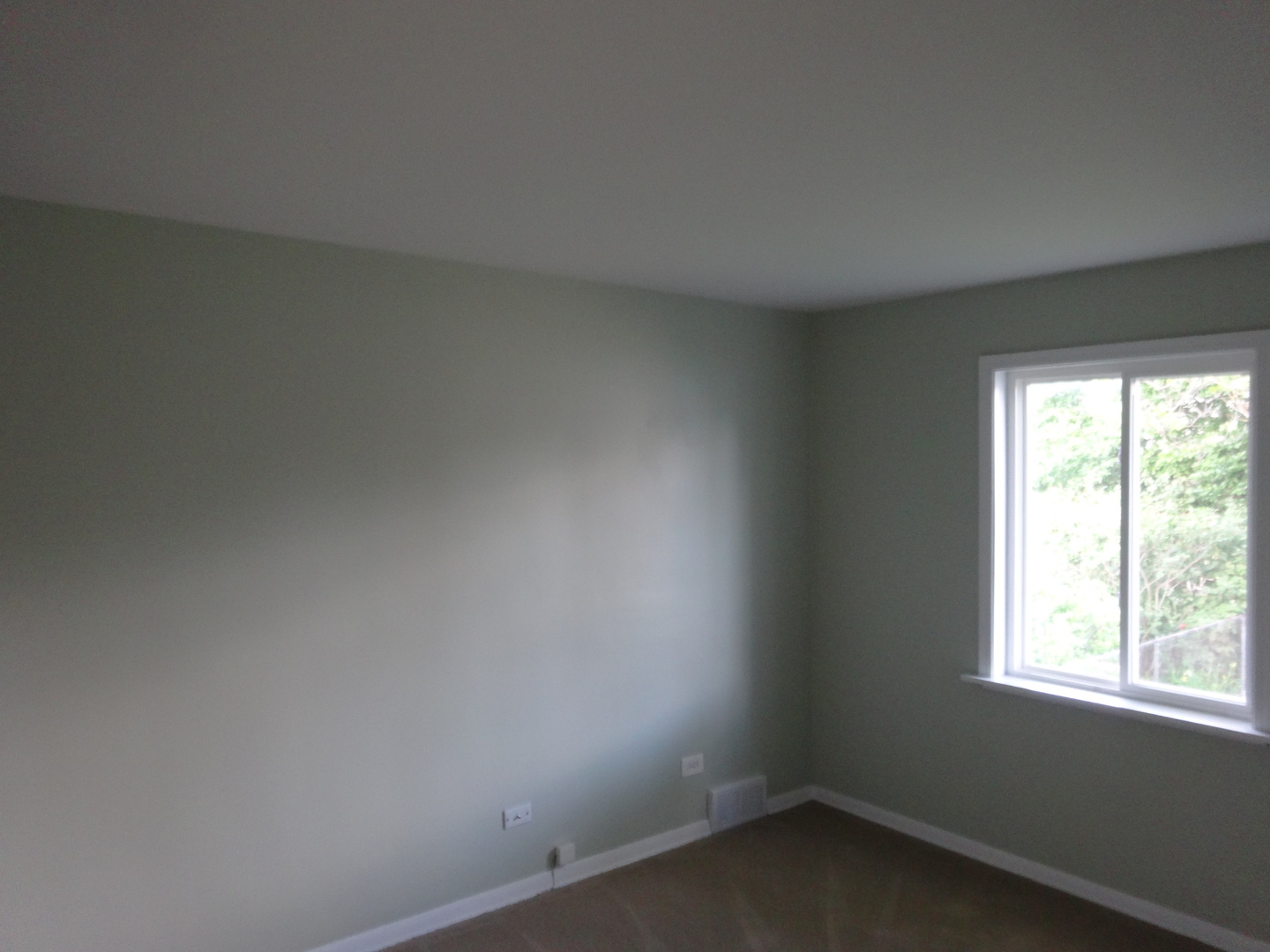 961 Spring Road Elmhurst, IL 60126 - Photo 18 of 24 an empty room with a window