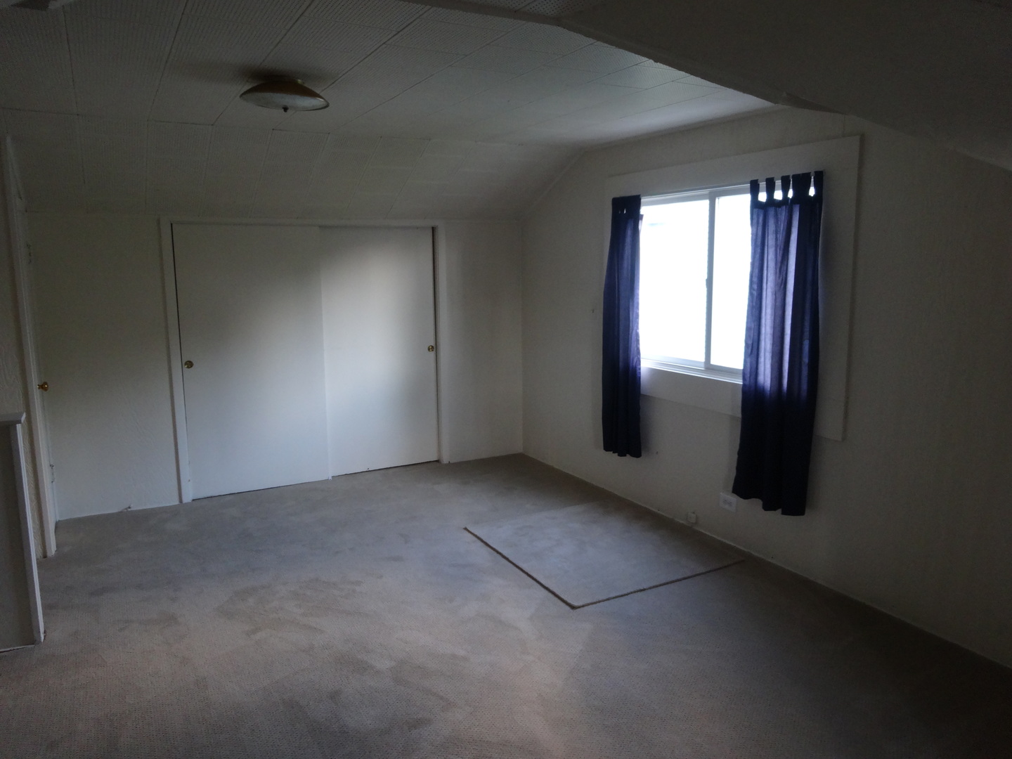 961 Spring Road Elmhurst, IL 60126 - Photo 19 of 24 an empty room with windows