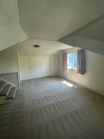 961 Spring Road Elmhurst, IL 60126 - Photo 20 of 24 an empty room with windows