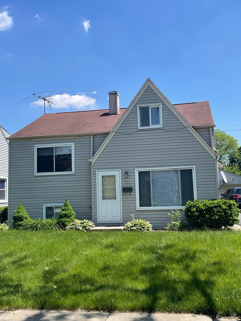 961 Spring Road Elmhurst, IL 60126 - Photo 6 of 24 a house view with a garden space