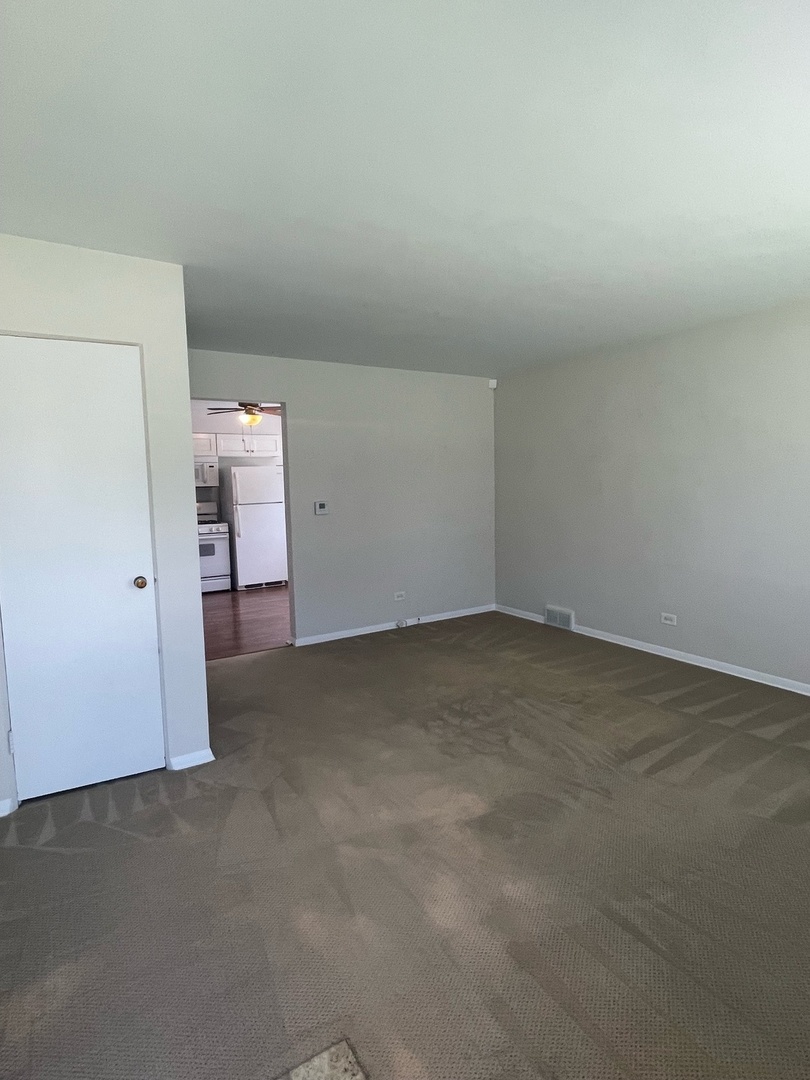 961 Spring Road Elmhurst, IL 60126 - Photo 8 of 24 a view of an empty room