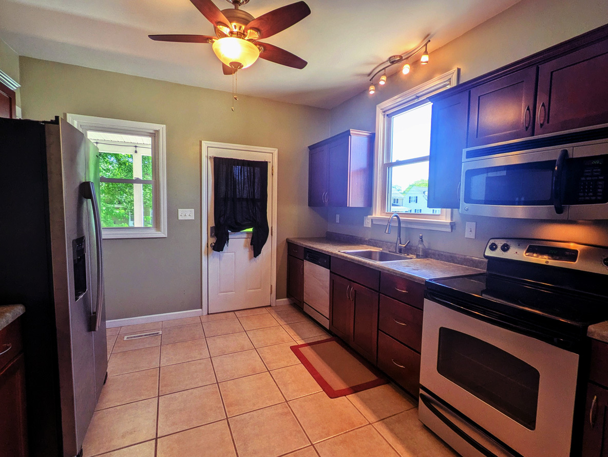 407 South Cherry Street Morrison, IL 61270 - Photo 5 of 23