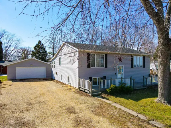 $399,500 | 11611 North Charley Bluff Road, Milton, WI 53563