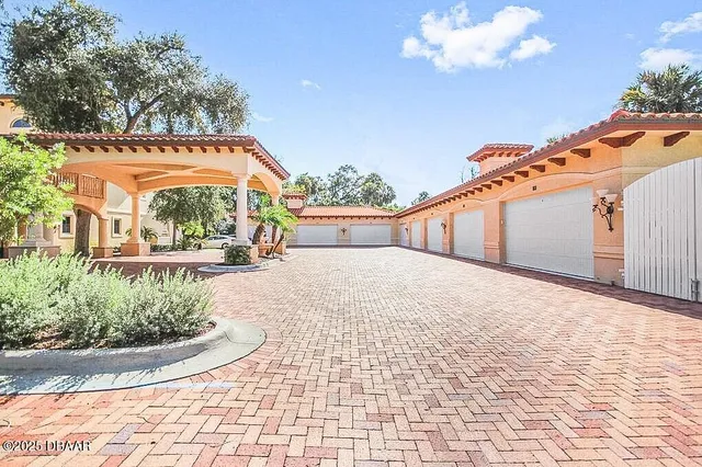 $2,745 | 5090 Riverside Drive, Unit 102, Port Orange, FL 32127