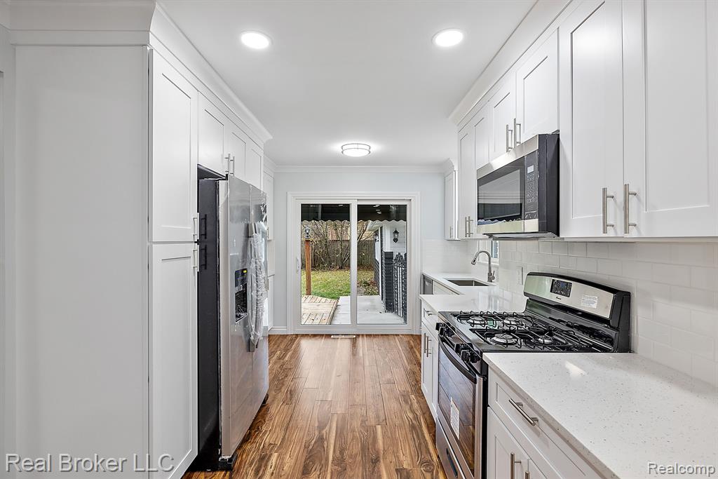 4137 Cumberland Road Berkley, MI 48072 - Photo 8 of 43