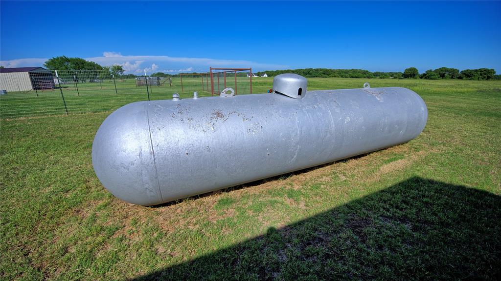 433 Fruitland Road Bowie, TX 76230 - Photo 20 of 40