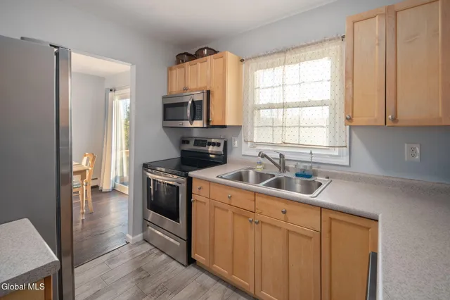 $299,900 | 6 Silver Berry Place, Albany, NY 12211