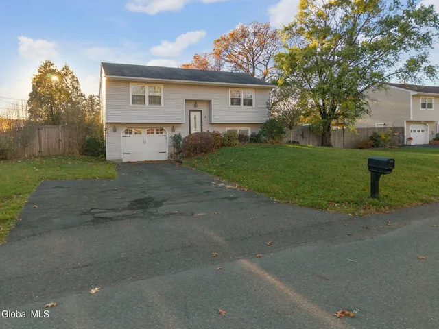 $299,900 | 6 Silver Berry Place, Albany, NY 12211