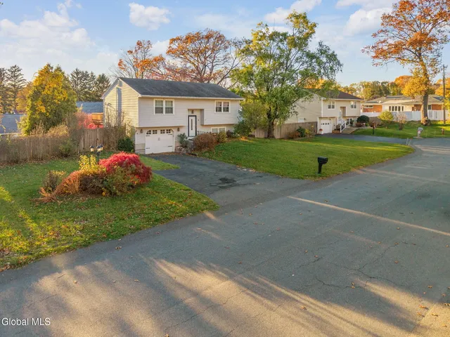 $299,900 | 6 Silver Berry Place, Albany, NY 12211