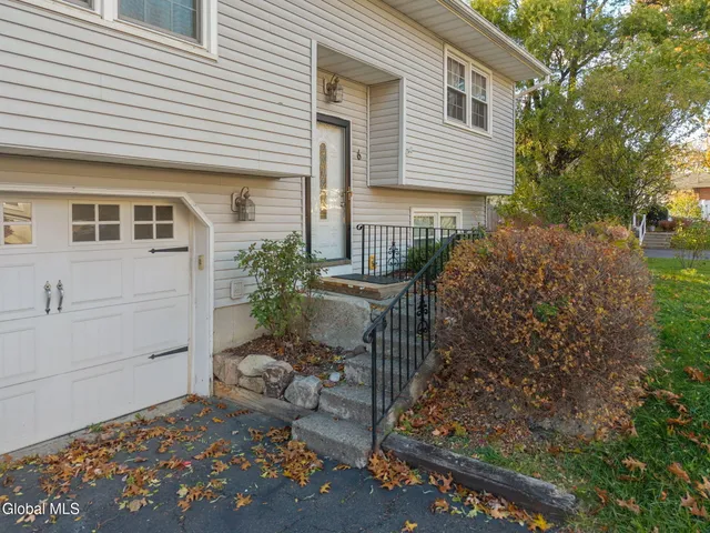 $299,900 | 6 Silver Berry Place, Albany, NY 12211