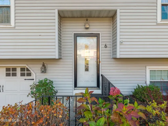 $299,900 | 6 Silver Berry Place, Albany, NY 12211