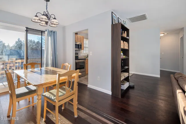 $299,900 | 6 Silver Berry Place, Albany, NY 12211