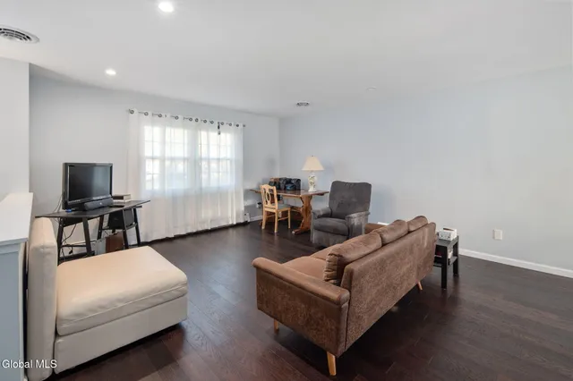 $299,900 | 6 Silver Berry Place, Albany, NY 12211