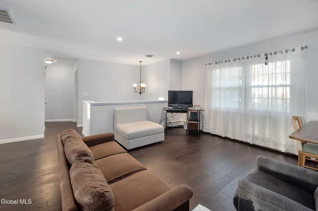 $299,900 | 6 Silver Berry Place, Albany, NY 12211