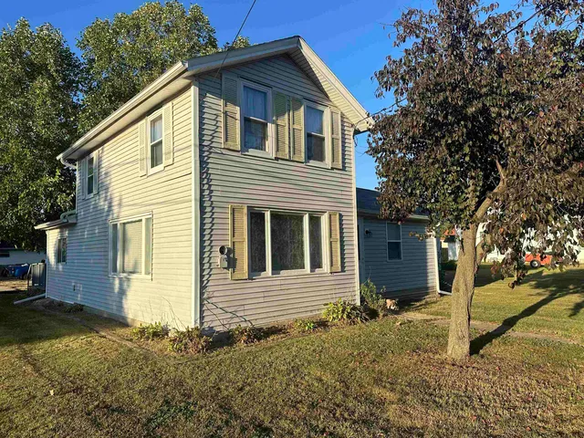 $239,900 | 207 8th Street, Brodhead, WI 53520