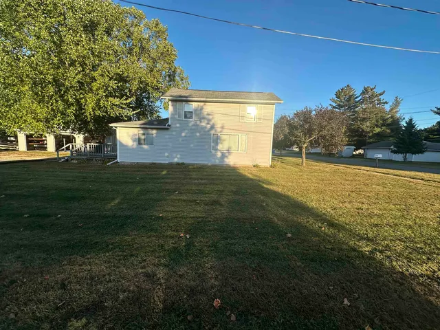 $239,900 | 207 8th Street, Brodhead, WI 53520