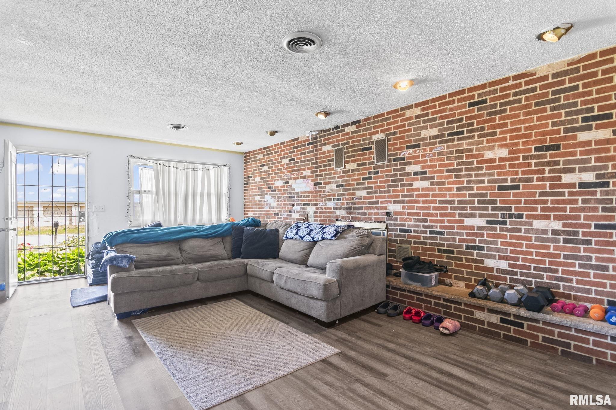 2504 East Laurel Street Springfield, IL 62703 - Photo 4 of 18 Gallery Image 4