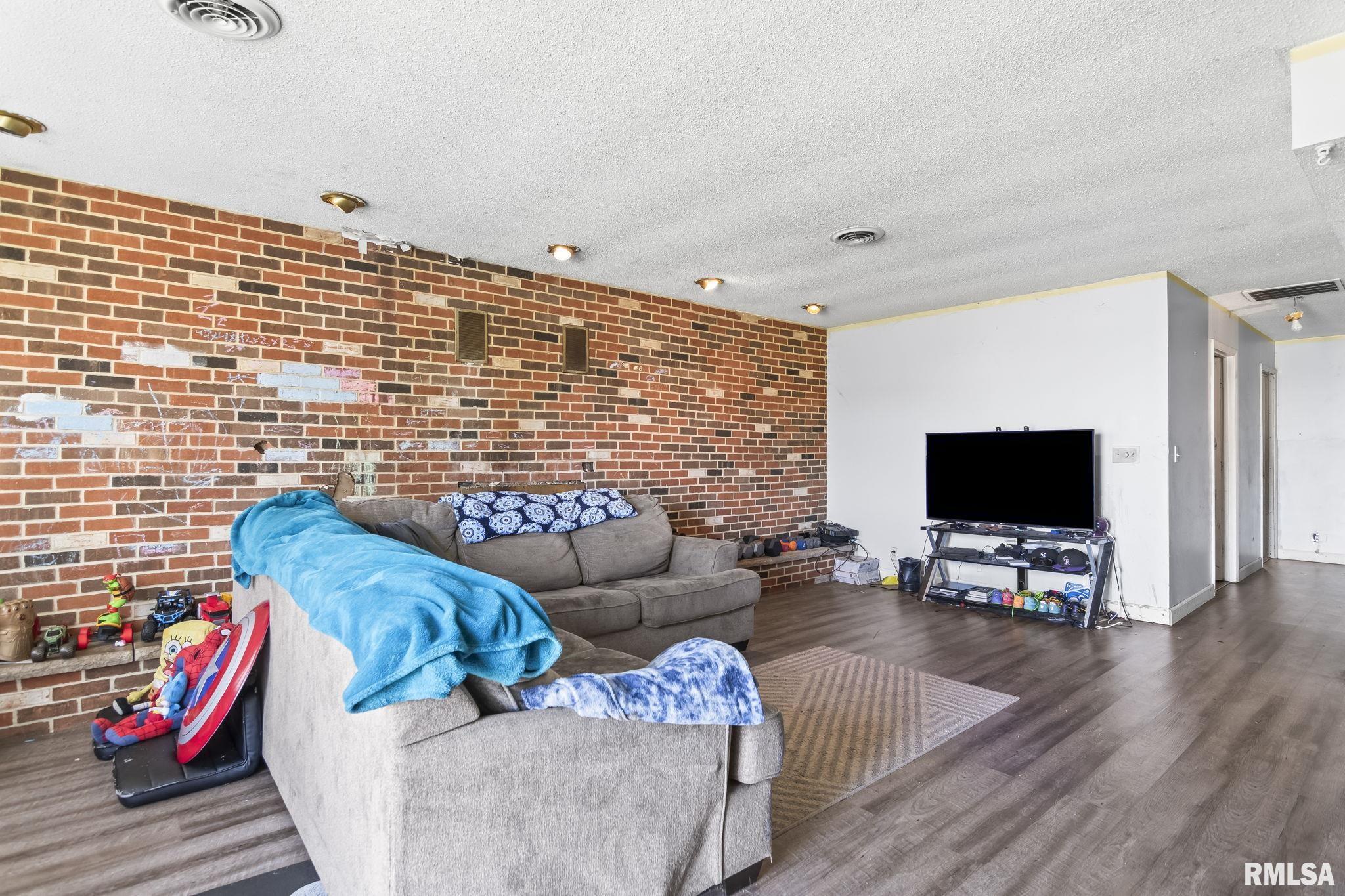 2504 East Laurel Street Springfield, IL 62703 - Photo 5 of 18 Gallery Image 5