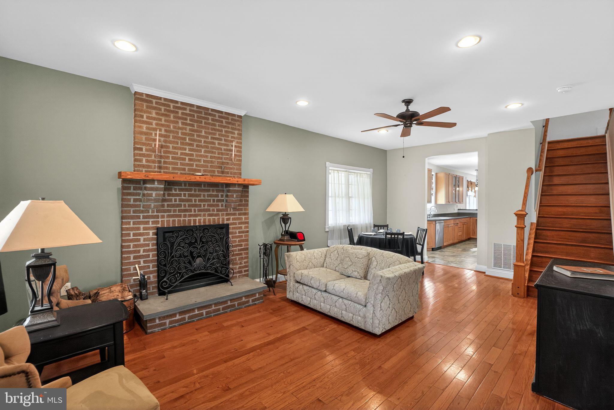 9260 Old Scaggsville Road Laurel, MD 20723 - Photo 2 of 61 Living Room