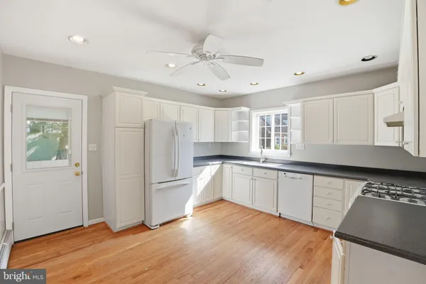 $4,300 | 2913 Cleave Drive, Falls Church, VA 22042