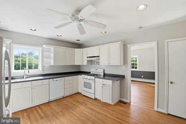 $4,300 | 2913 Cleave Drive, Falls Church, VA 22042