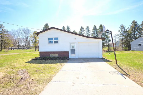 $199,999 | 3015 Viebahn Street, Manitowoc, WI 54220