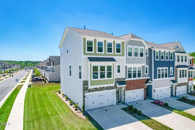 a view of a house with backyard porch and wooden floor