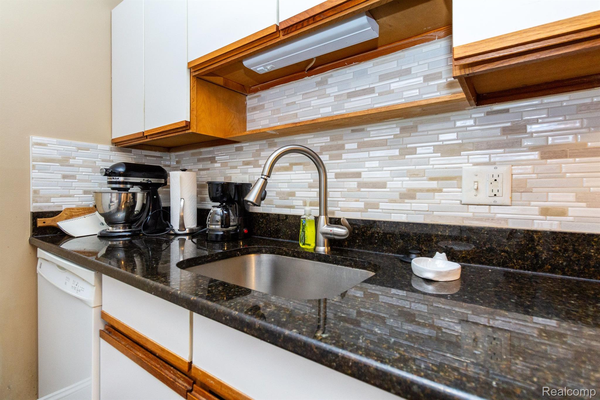 24111 Meridian Road, Unit 101 Grosse Ile, MI 48138 - Photo 13 of 26 Gallery Image 13