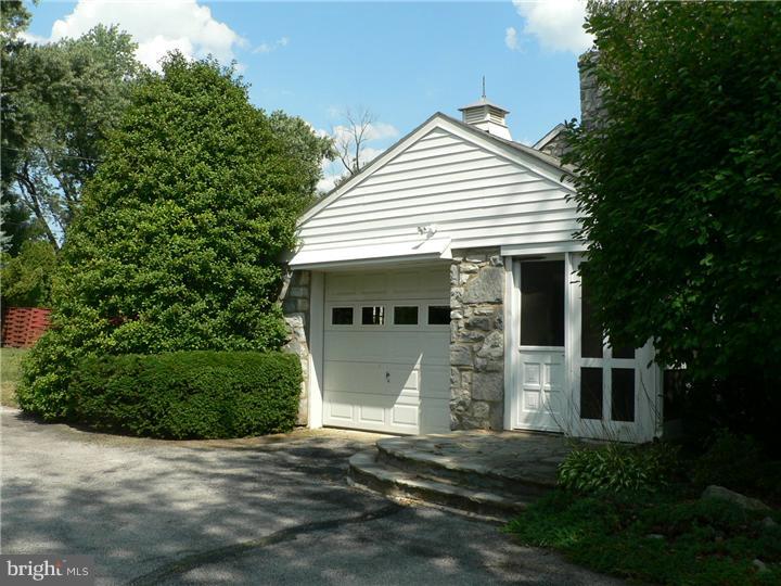 27 West Pothouse Road Phoenixville, PA 19460 - Photo 6 of 25 Garage