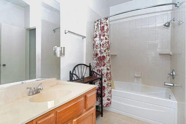 $108,000 | 17597 Red Oak Drive, Unit 7597, Houston, TX 77090