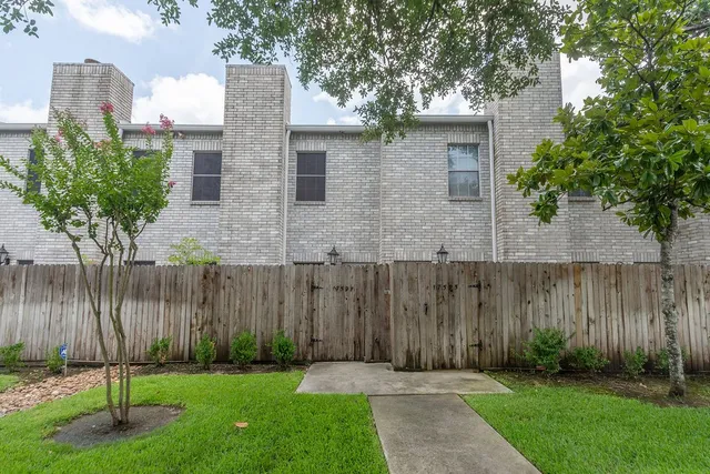 $108,000 | 17597 Red Oak Drive, Unit 7597, Houston, TX 77090