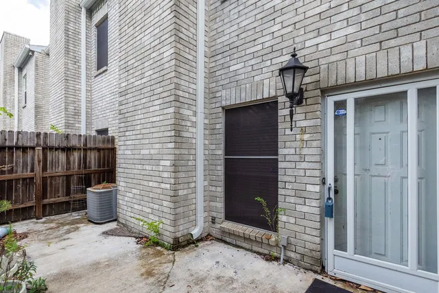 $108,000 | 17597 Red Oak Drive, Unit 7597, Houston, TX 77090