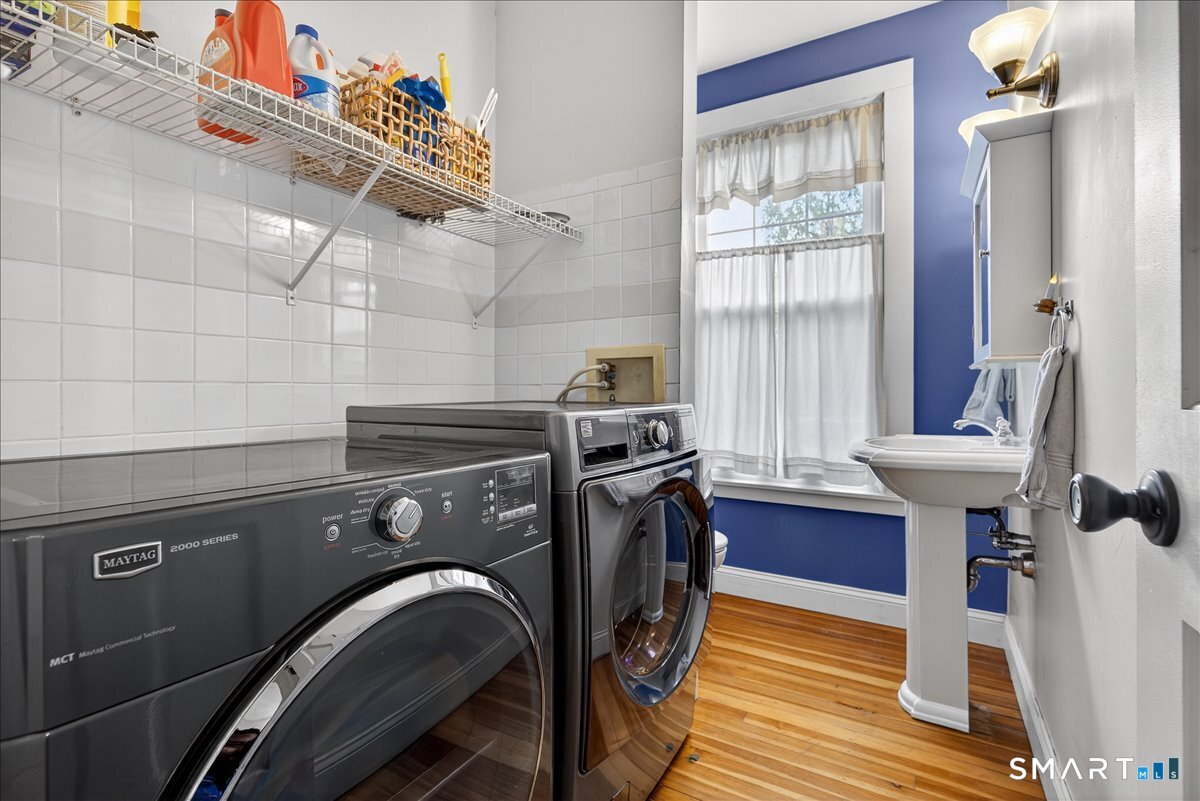 95 Clark Street New Haven, CT 06511 - Photo 16 of 39 a utility room with dryer and washer