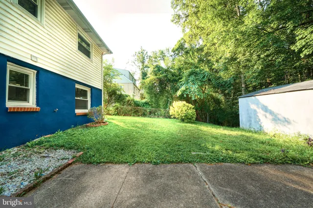 a view of a back yard of the house