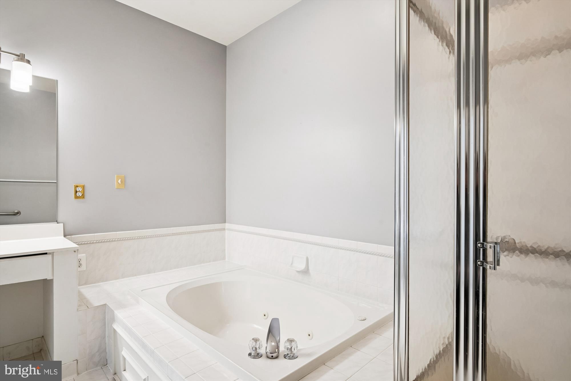 328 Colony Point Place Edgewater, MD 21037 - Photo 40 of 89 a bathroom with a tub and a sink