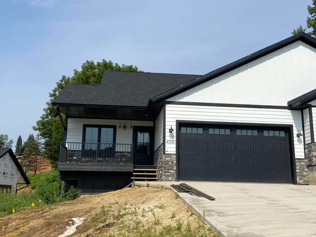 $445,000 | 4051 Brook Elizabeth Drive, Onalaska, WI 54650